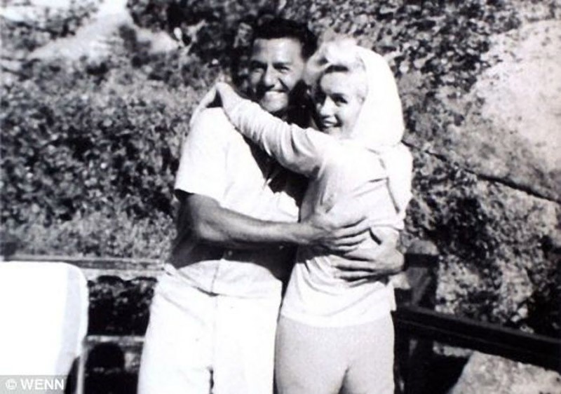 Marilyn Monroe-The photo was taken during a visit with Frank Sinatra and jazz pianist Buddy Greco the weekend before her death, on August 5, 1962.