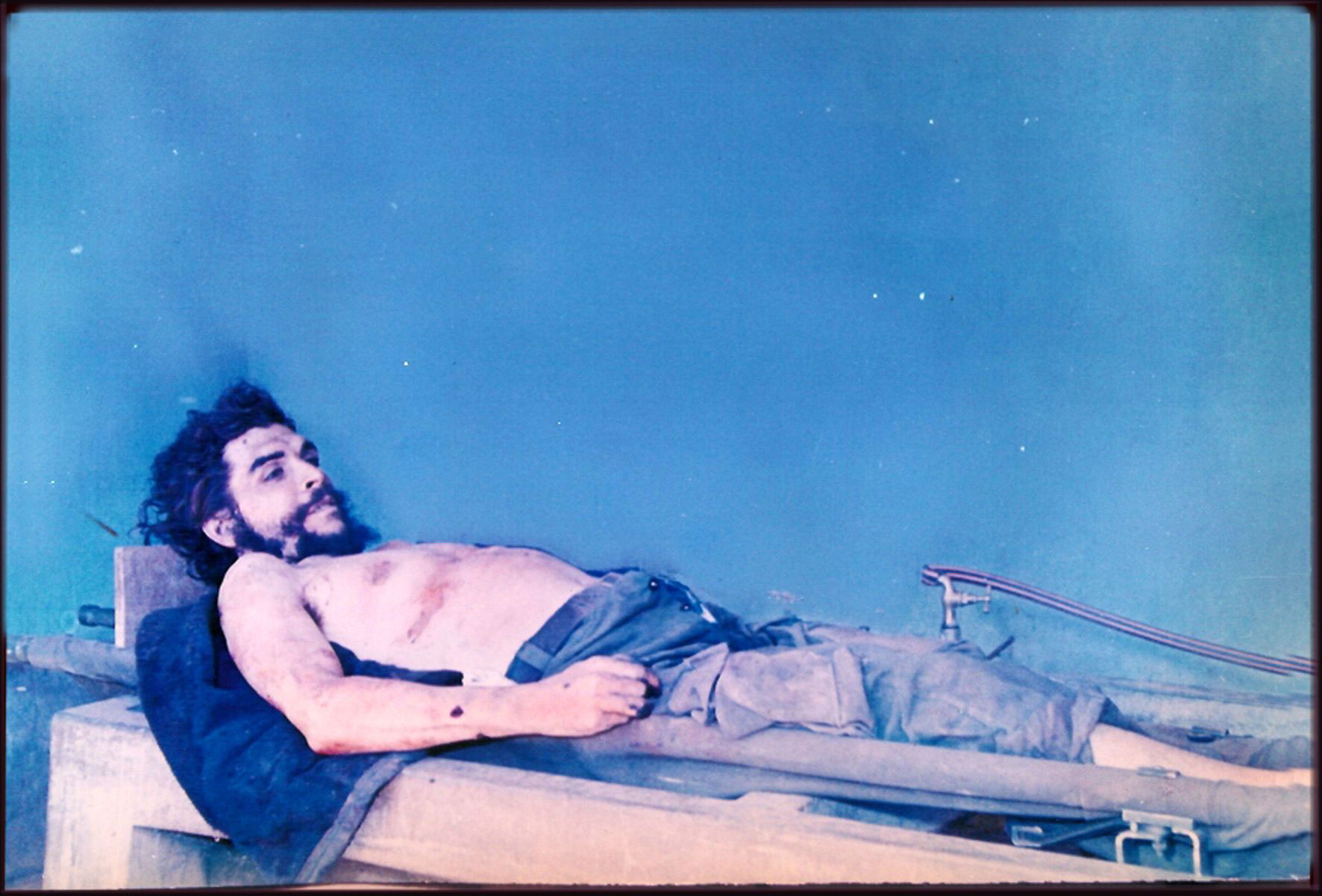 Che Guevara's corpse on display in Vallegrande, Bolivia. Image taken by covert CIA operative. 10 October 1967.