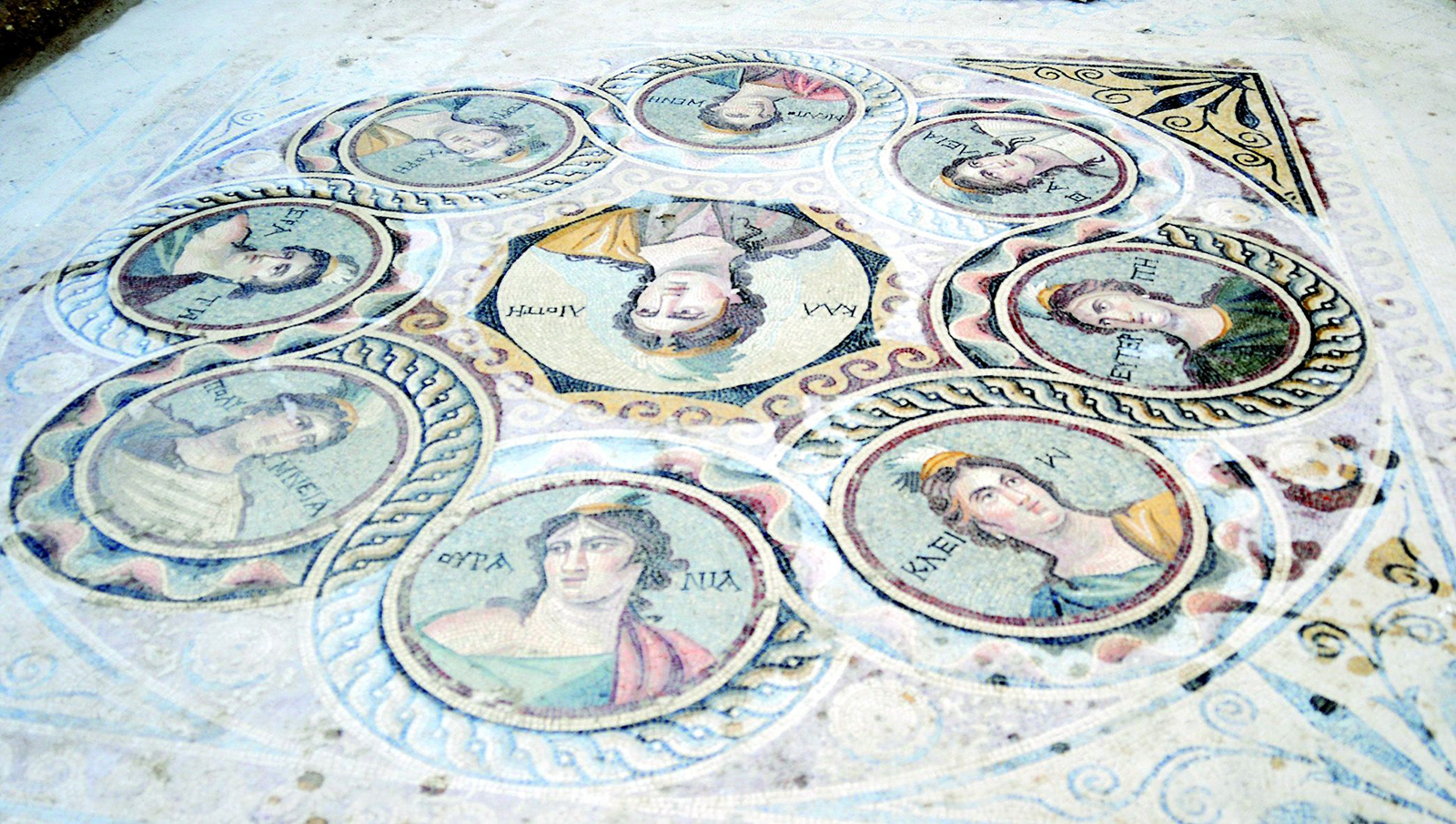 greek mosaic recently discovered - Sa