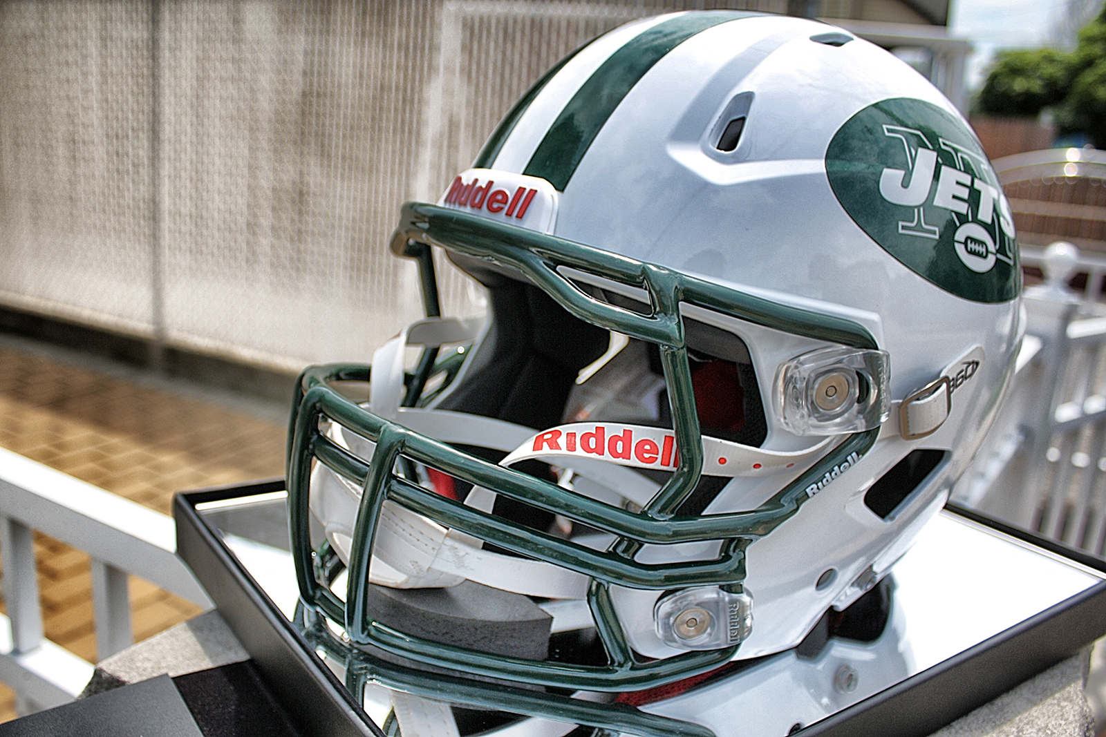 Detailed look at NY Jets' new Riddell 360 helmet.