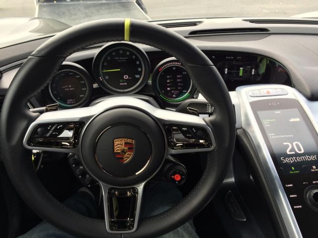 Porsche 918 Cockpit