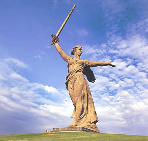 The biggest statue in Russia called Call of the Motherland