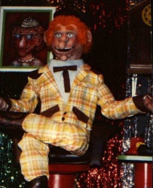 Uncle Klunk from Showbiz Pizza.