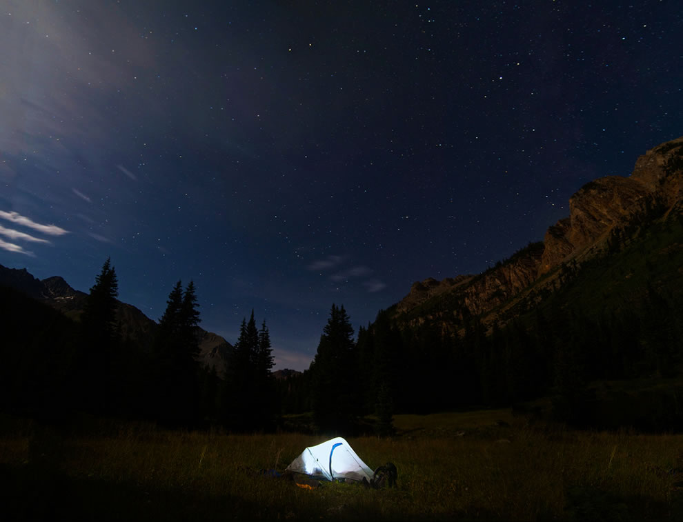 One of the most popular forms of recreation in the world - to get away from civilization, pitch a tent and enjoy nature, sunsets and starry sky. http://vulkom.com/under-the-starry-sky/
