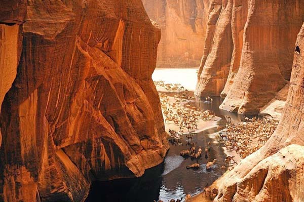 This one is located in the Ennedi Plateau, in north-eastern Chad, hidden behind a canyon.