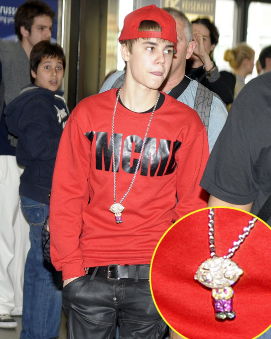 Justin Bieber got himself a nice little chain, costing him 25,000.