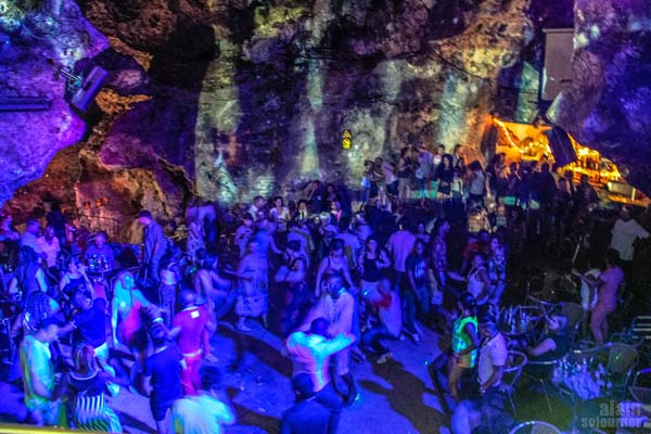 About 3,000-4,000 people can fit in this cave at once.