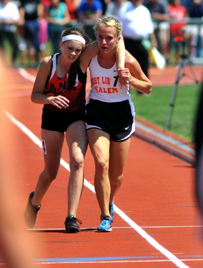 This runner helps her injured friend.