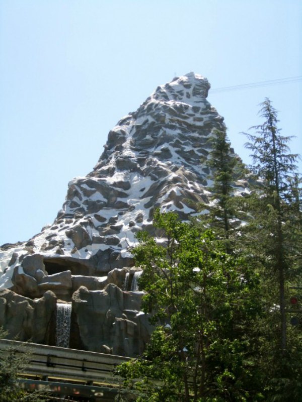 Inside the Matterhorn is a quarter of a basketball court. Disney didn't like to waste any space, so he asked the Matterhorn climbers what theyd like inside and they voted for a basketball hoop. Later a ping pong table was added. Employees of Matterhorn are allowed to take their breaks there and have some fun!