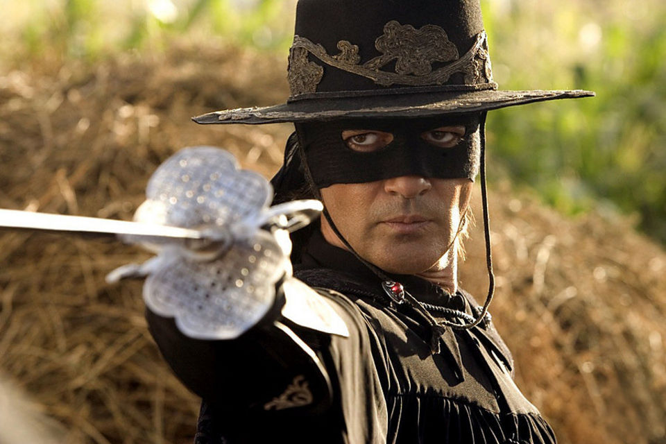 In 1998, was there any other actor alive other than dashing Antonio Banderas who was born to play the masked Mexican avenger Zorro? He also appeared in the 2005 sequel.