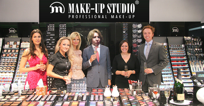 Marilyn Manson in make up studio