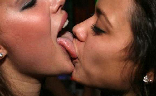 Sexy Drunk Girls Kissing - 11 photos
