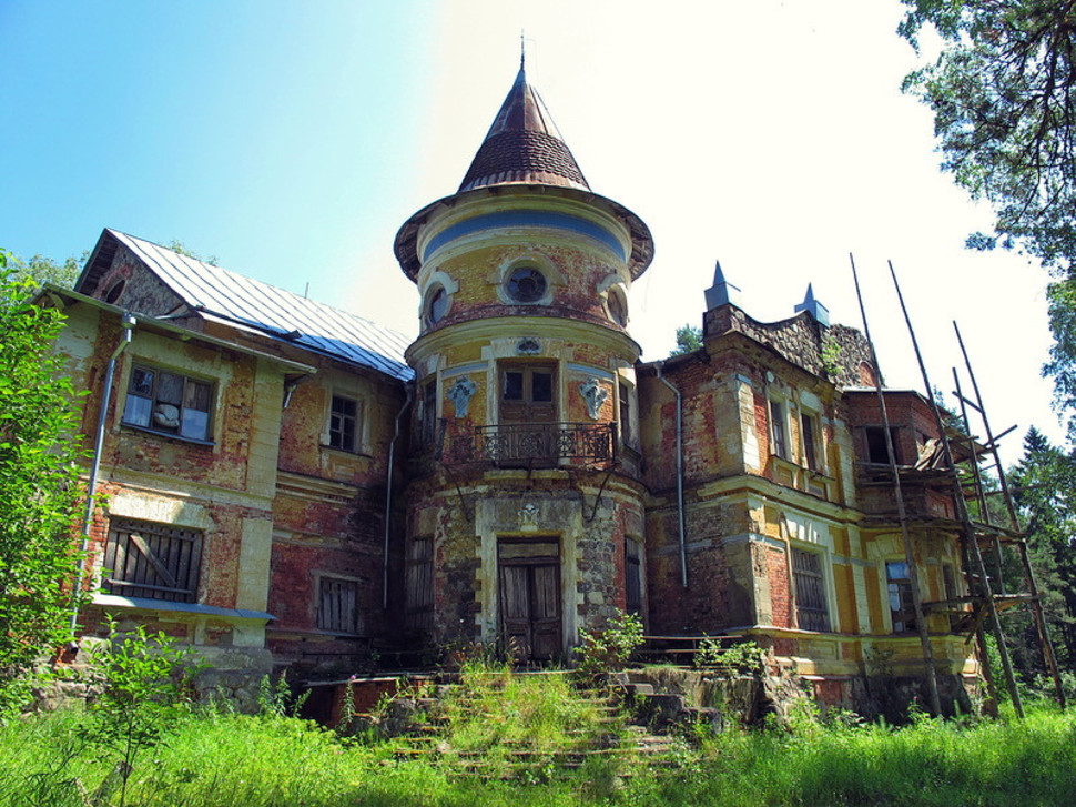 This magnificent abandoned house in Bologovsky was built in the period of late eclecticism in the spirit of the romantic style. Tver, Russia