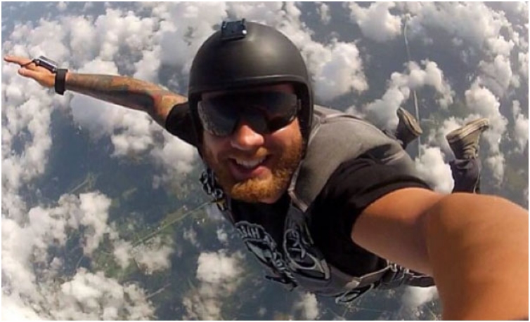 Skydiving and selfies dont really go together now, do they?