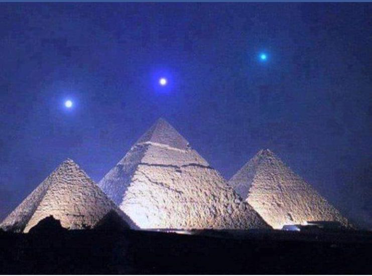 mercury venus and saturn above the pyramids
