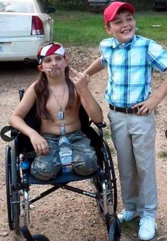 A young lieutenant Dan and Forrest Gump