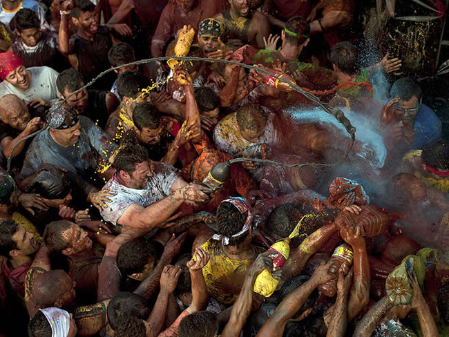 5. Cascamorras  Baza, Spain. Every year hundreds of Spaniards cover themselves in grease to reenact the stealing of a famous statue of the Virgen de la Piedad, which took place over 500 years ago. Best of all, after the greasing, a great big party ensues