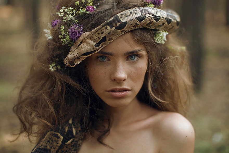 Russian Photographer Takes Stunning Portraits With Real Animals