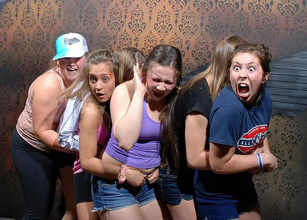 A Haunted House Snaps Photos At The Scariest Moment Of The Tour