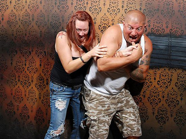 A Haunted House Snaps Photos At The Scariest Moment Of The Tour