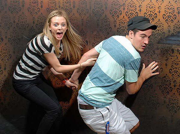 A Haunted House Snaps Photos At The Scariest Moment Of The Tour