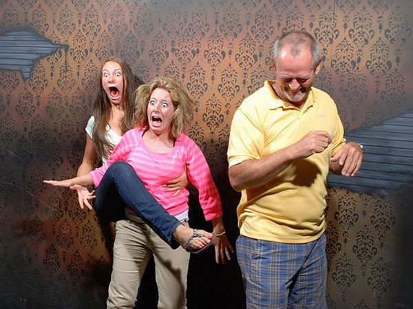 A Haunted House Snaps Photos At The Scariest Moment Of The Tour