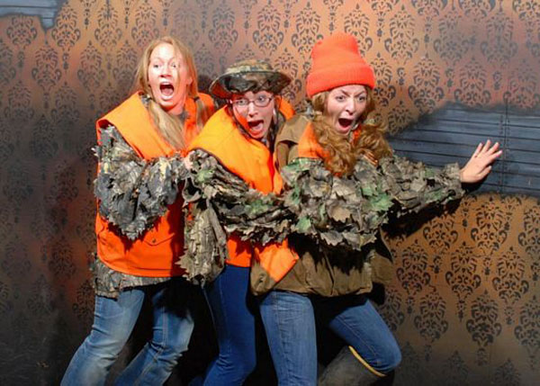 A Haunted House Snaps Photos At The Scariest Moment Of The Tour