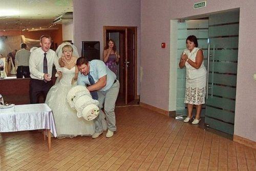 19 Wedding Moments That Got Completely Ruined