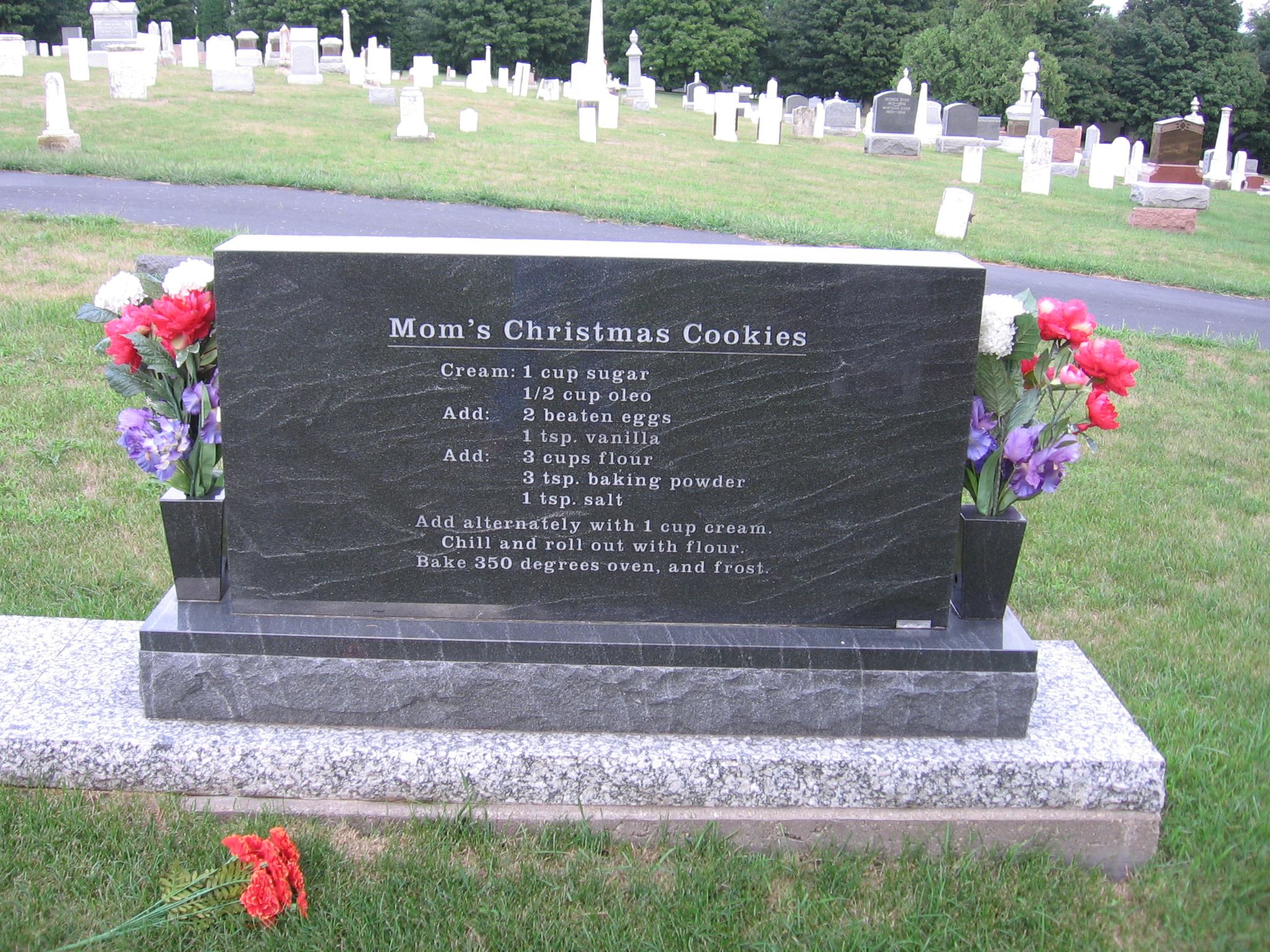 over my dead body cookie recipe - Mom's Christmas Cookies Cream 1 cup sugar 12 cup oleo Add 2 beaten Kes 1 tsp. Vanilla Add 3 cups flour 3 tsp baking powder 1 tsp. salt Add alternately with 1 cup cream Chill and roll out with flour Bake 350 degrees oven, 