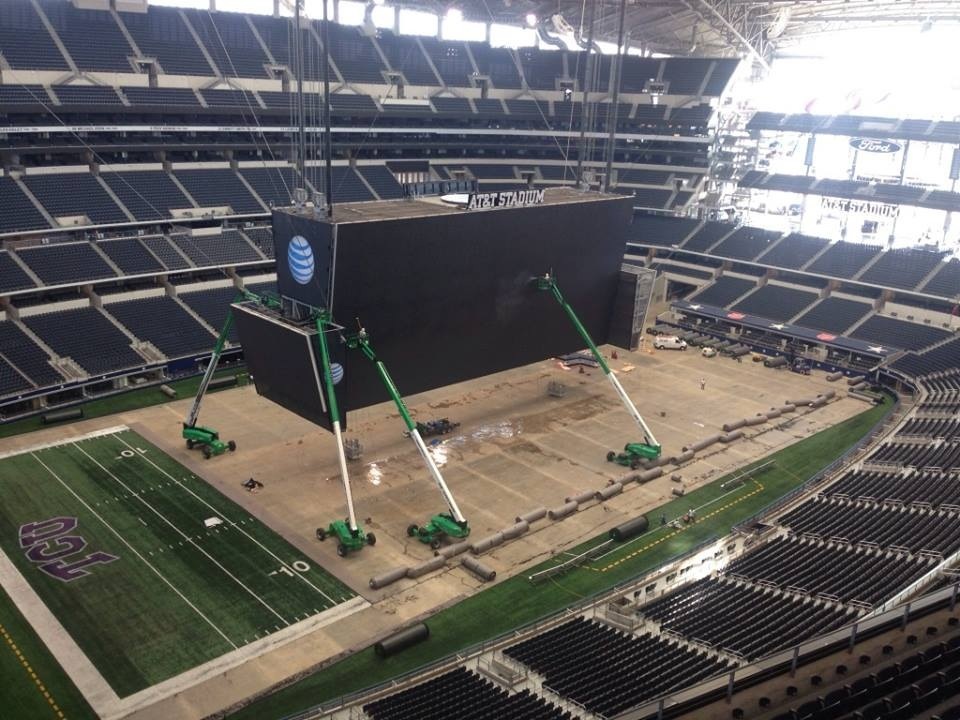 The cleaning of the Dallas Cowboys giant TV
