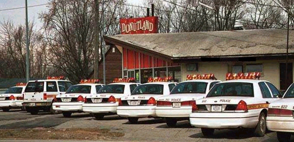 funny pictures - cops at dunkin donuts - Donttland