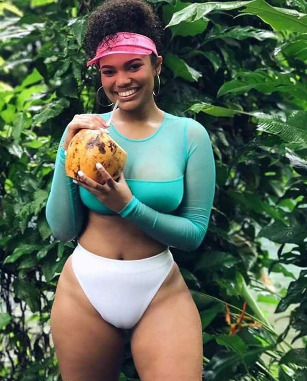 Queen naija cameltoe