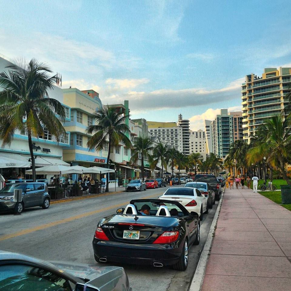 Майами подождет. Майами улица оушен драйв. Оушен Бич Майами. Ocean Drive улица в Майами. Майами набережная оушен драйв.