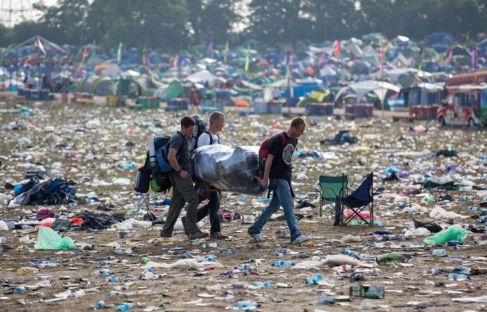 glastonbury mess left behind