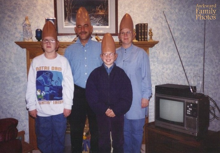 25 Awkward Halloween Family Photos