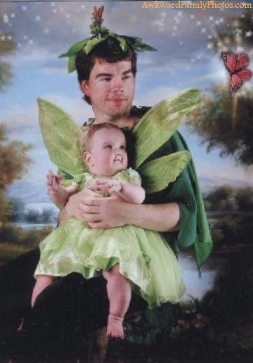 25 Awkward Halloween Family Photos