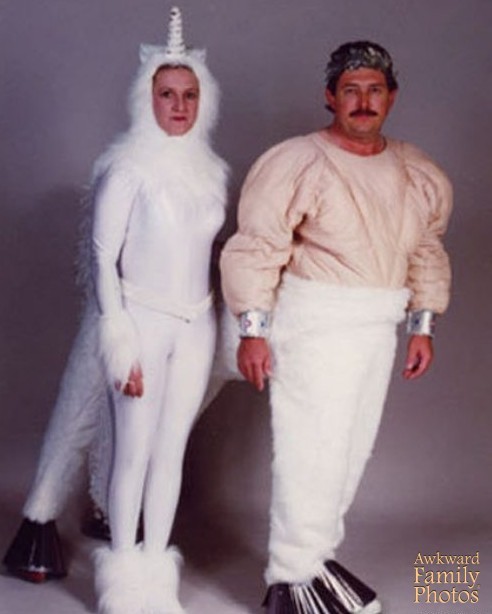 25 Awkward Halloween Family Photos