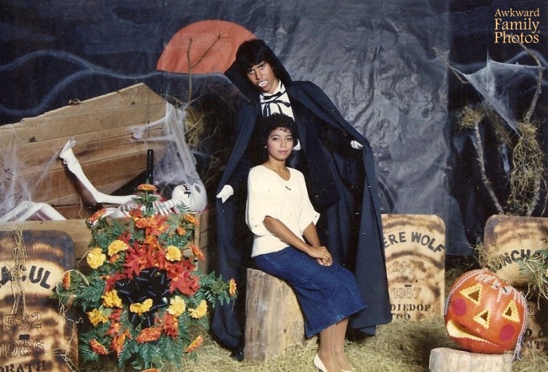 25 Awkward Halloween Family Photos