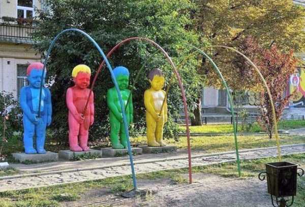 26 Awkward Playgrounds To Keep Your Kids Away From