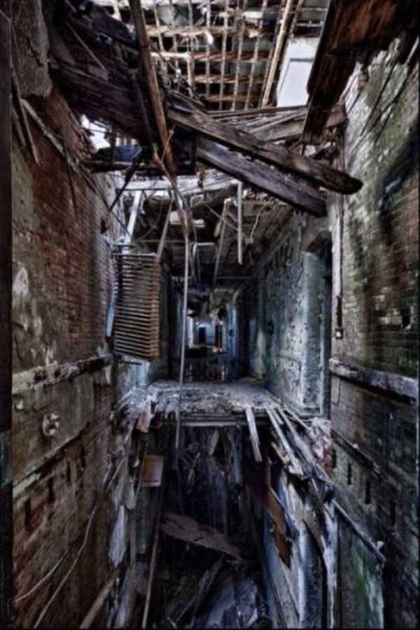 40 Hauntingly Beautiful Abandoned Places And Forgotten Things