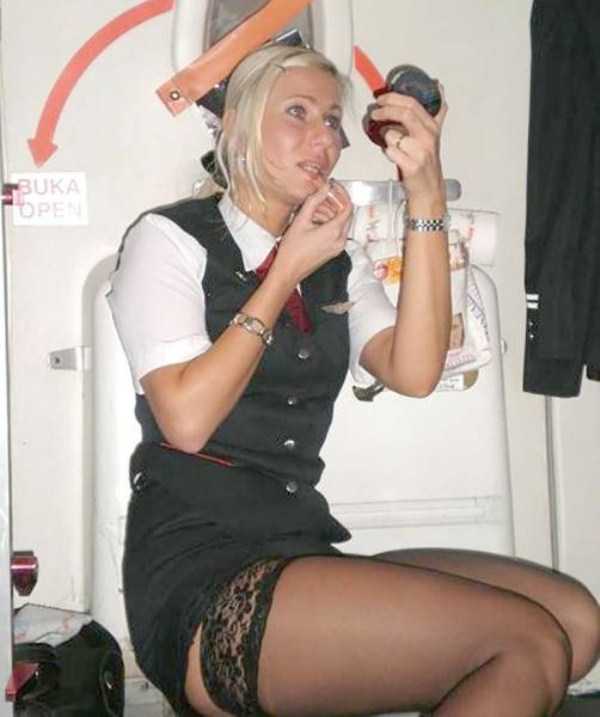 28 Sky Waitresses Showing How Friendly The Skies Can Really Be