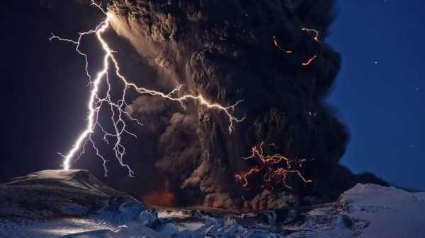 Volcano explosion that sparked some serious lightening