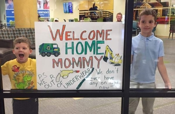 Funny sign kids made to welcome mom home