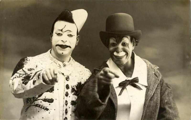 38 Ridiculously Creepy Old School Clowns