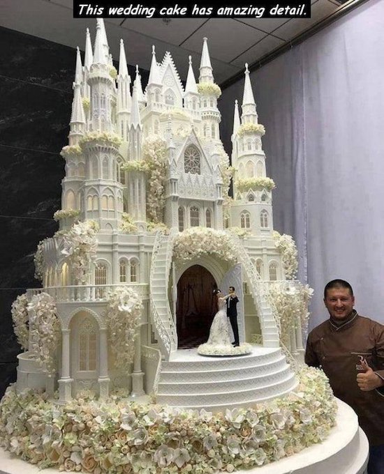 amazing wedding cakes - This wedding cake has amazing detail.