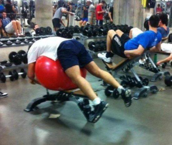 20 People Who Have No Idea What They're Doing At The Gym