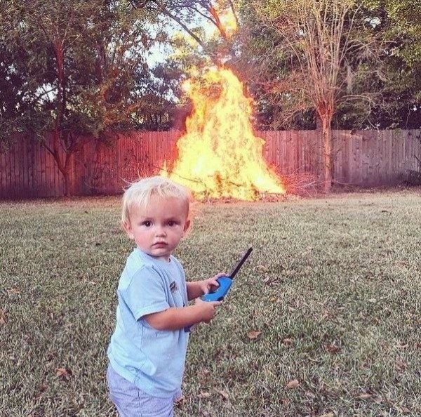 funny cool and random pics -child lighting fires