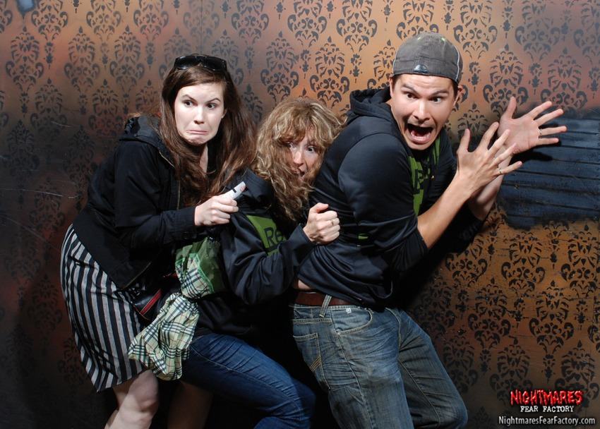 20 Priceless Haunted House Reactions