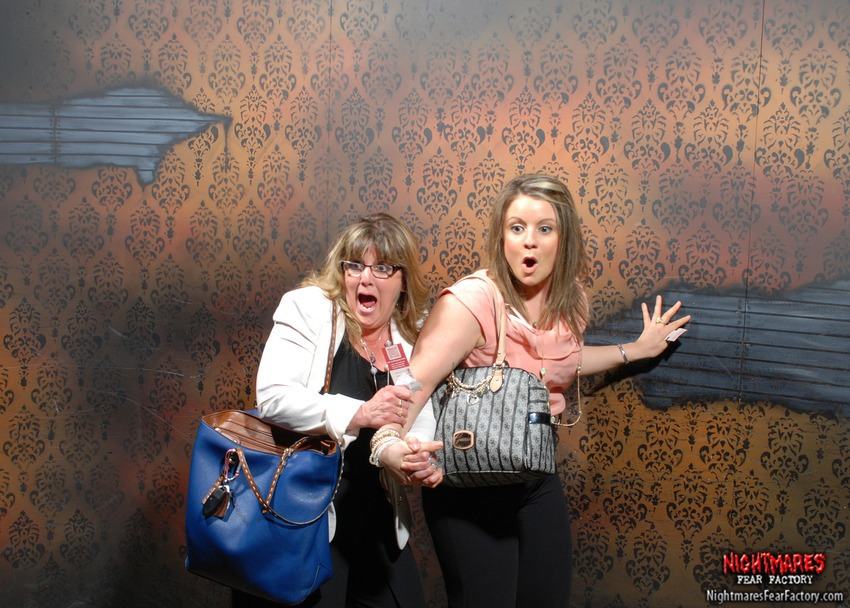 20 Priceless Haunted House Reactions