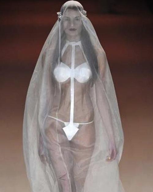 God-Awful Wedding Dresses That Will Make You Go WTF!
